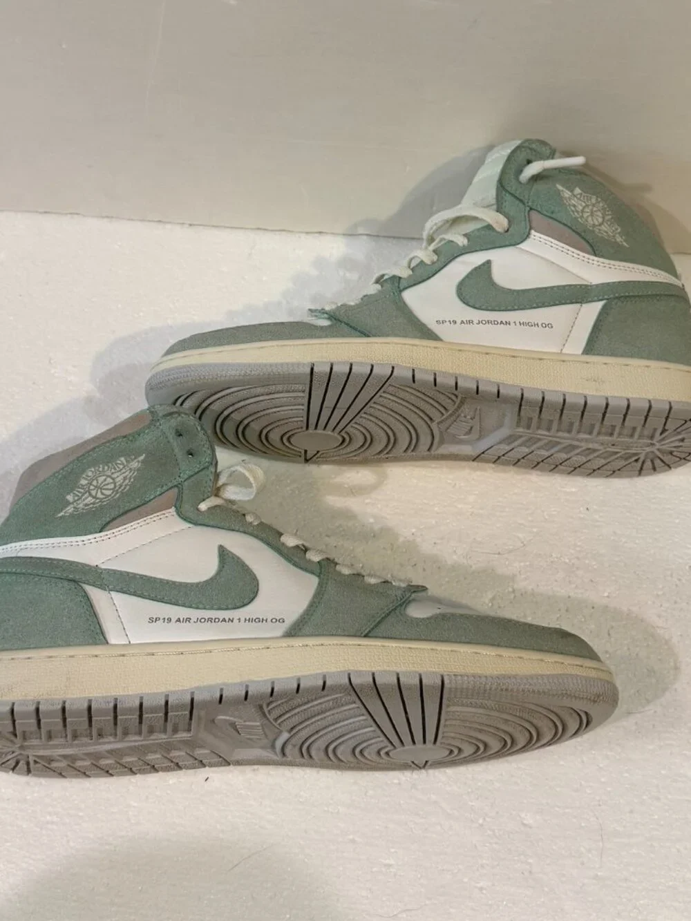 Nike Air Jordan 1 Retro OG High Turbo Green Mens Size 12 (555088-311) RARE